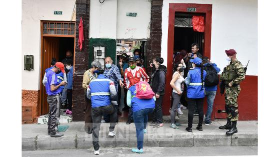 Así fue la entrega de ayudas a familias en el barrio Las Cruces.  Foto: Andrés Lozano