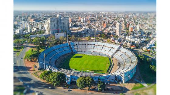 El estadio Centenario de Uruguay abrió sus puertas para albergar personas sin hogar. 
