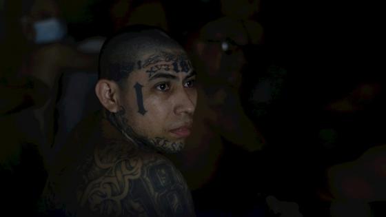 Las pandillas de El Salvador pusieron este fin de semana en aprietos las medidas de combate al Coronavirus y la estrategia de seguridad del Gobierno al perpetrar al menos 32 asesinatos en una muestra de fuerza y control del territorio característico de estas bandas.   Foto: Rodrigo Sura - EFE 