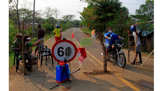 San Basilio de Palenque es un pueblo de afrodescesndientes del norte de Colombia que por la cuarentena contra el Coronavirus ya ni siquiera puede enterrar a sus muertos bajo los rituales ancestrales del lumbalú.  Foto: Ricardo Maldonado Rozo - EFE 