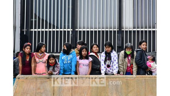 Los Indígenas Embera se encuentra en el parque Santander a la espera de alguna ayuda por parte del Gobierno Nacional. Foto: Andrés Lozano Los Indígenas Embera se encuentra en el parque Santander a la espera de alguna ayuda por parte del Gobierno Nacional. Foto: Andrés Lozano