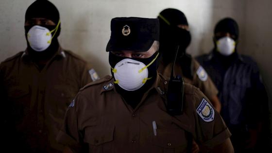 Las pandillas de El Salvador pusieron este fin de semana en aprietos las medidas de combate al Coronavirus y la estrategia de seguridad del Gobierno al perpetrar al menos 32 asesinatos en una muestra de fuerza y control del territorio característico de estas bandas.   Foto: Rodrigo Sura - EFE 