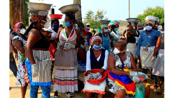 San Basilio de Palenque es un pueblo de afrodescesndientes del norte de Colombia que por la cuarentena contra el Coronavirus ya ni siquiera puede enterrar a sus muertos bajo los rituales ancestrales del lumbalú.  Foto: Ricardo Maldonado Rozo - EFE 