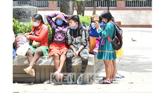 Los Indígenas Embera se encuentra en el parque Santander a la espera de alguna ayuda por parte del Gobierno Nacional. Foto: Andrés Lozano Los Indígenas Embera se encuentra en el parque Santander a la espera de alguna ayuda por parte del Gobierno Nacional. Foto: Andrés Lozano