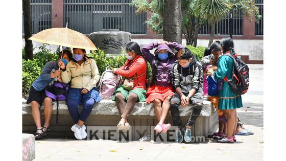 Los Indígenas Embera se encuentra en el parque Santander a la espera de alguna ayuda por parte del Gobierno Nacional. Foto: Andrés Lozano Los Indígenas Embera se encuentra en el parque Santander a la espera de alguna ayuda por parte del Gobierno Nacional. Foto: Andrés Lozano