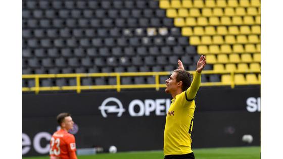 Borussia Dortmund derroto a Schalke 04 en el regreso de la Bundesliga. Haaland, Guerreiro y Hazard anotaron los goles para el Dortmund en un encuentro que finalizo 4-0 a favor del equipo local.  Foto: Martin Meissner