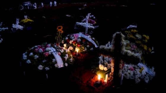 Así es el día a día de los sepultureros del cementerio brasileño de Vila Formosa, el mayor de Latinoamérica, en plena pandemia de coronavirus: "Es un cuerpo detrás de otro, no paramos". Foto: Fernando Bizerra - EFE Así es el día a día de los sepultureros del cementerio brasileño de Vila Formosa, el mayor de Latinoamérica, en plena pandemia de coronavirus: "Es un cuerpo detrás de otro, no paramos". Foto: Fernando Bizerra - EFE