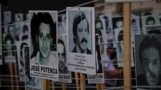 Cientos de miles de personas invaden las calles para marchar, en silencio, por los casi 200 detenidos desaparecidos en la dictadura cívico-militar (1973-1985). Sin embargo, el Covid-19 cambió los planes de la 25ª edición de esta convocatoria. Este miércoles, la petición de verdad y justicia y las ganas de saber qué pasó con aquellos a quienes parece se tragó la tierra, se escaparon de las calles.   Foto: Federico Anfitti - EFE 