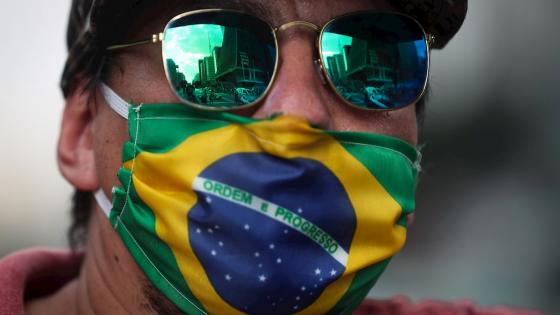 El presidente brasileño, Jair Bolsonaro, dijo este Primero de Mayo que le gustaría que todos los brasileños "volvieran a trabajar", en un nuevo recado hacia los gobernadores y alcaldes del país por las medidas de aislamiento social decretadas para frenar el coronavirus.   Foto: Fernando Bizerra - EFE