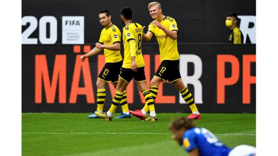 Borussia Dortmund derroto a Schalke 04 en el regreso de la Bundesliga. Haaland, Guerreiro y Hazard anotaron los goles para el Dortmund en un encuentro que finalizo 4-0 a favor del equipo local.  Foto: Martin Meissner