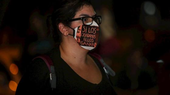 Cientos de miles de personas invaden las calles para marchar, en silencio, por los casi 200 detenidos desaparecidos en la dictadura cívico-militar (1973-1985). Sin embargo, el Covid-19 cambió los planes de la 25ª edición de esta convocatoria. Este miércoles, la petición de verdad y justicia y las ganas de saber qué pasó con aquellos a quienes parece se tragó la tierra, se escaparon de las calles. Foto: Federico Anfitti - EFE Cientos de miles de personas invaden las calles para marchar, en silencio, por los casi 200 detenidos desaparecidos en la dictadura cívico-militar (1973-1985). Sin embargo, el Covid-19 cambió los planes de la 25ª edición de esta convocatoria. Este miércoles, la petición de verdad y justicia y las ganas de saber qué pasó con aquellos a quienes parece se tragó la tierra, se escaparon de las calles. Foto: Federico Anfitti - EFE
