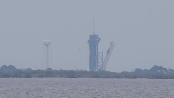 Los astronautas de la NASA Robert Behnken y Douglas Hurley viajarán en la nave espacial Crew Dragon a la Estación Espacial Internacional a las 4:33 p.m. EDT el 27 de mayo. El lanzamiento sería el primer vuelo espacial tripulado desde suelo estadounidense desde 2011.  Foto: SpaceX - EFE