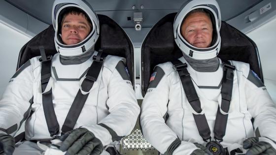 Los astronautas de la NASA Robert Behnken y Douglas Hurley viajarán en la nave espacial Crew Dragon a la Estación Espacial Internacional a las 4:33 p.m. EDT el 27 de mayo. El lanzamiento sería el primer vuelo espacial tripulado desde suelo estadounidense desde 2011. Foto: SpaceX - EFE Los astronautas de la NASA Robert Behnken y Douglas Hurley viajarán en la nave espacial Crew Dragon a la Estación Espacial Internacional a las 4:33 p.m. EDT el 27 de mayo. El lanzamiento sería el primer vuelo espacial tripulado desde suelo estadounidense desde 2011. Foto: SpaceX - EFE