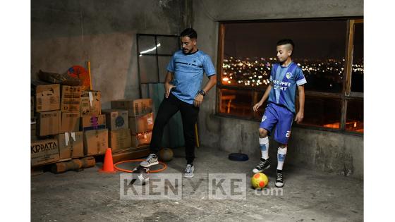 Las clases de la escuela Samvar DEFAT son gratuitas para los niños en medio de la cuarentena. Los formadores son conscientes que los padres no tienen el recurso económico, por lo que estas sesiones se realizan tres veces por semana.  Foto: Andrés Lozano 