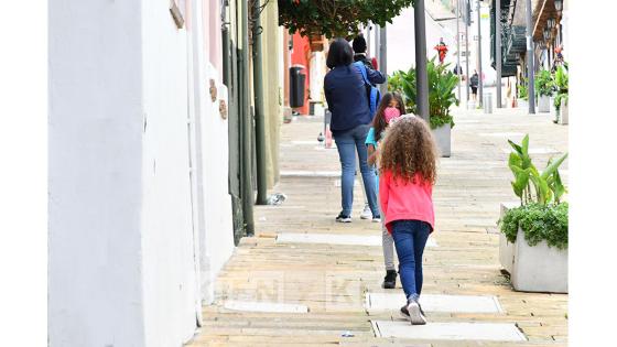 El presidente Iván Duque anunció este martes 5 de mayo que los niños y jóvenes entre 6 y 17 años podrán salir tres veces a la semana durante media hora y acompañados por un cuidador que no esté en el grupo poblacional en riesgo.  Foto: Andrés Lozano - KienyKe.com 