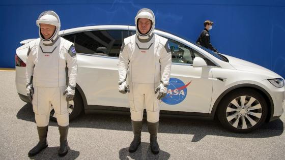 Los astronautas de la NASA Robert Behnken y Douglas Hurley viajarán en la nave espacial Crew Dragon a la Estación Espacial Internacional a las 4:33 p.m. EDT el 27 de mayo. El lanzamiento sería el primer vuelo espacial tripulado desde suelo estadounidense desde 2011.  Foto: SpaceX - EFE