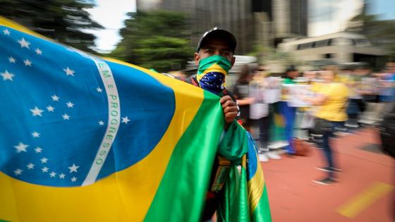 El presidente brasileño, Jair Bolsonaro, dijo este Primero de Mayo que le gustaría que todos los brasileños "volvieran a trabajar", en un nuevo recado hacia los gobernadores y alcaldes del país por las medidas de aislamiento social decretadas para frenar el coronavirus.   Foto: Fernando Bizerra - EFE