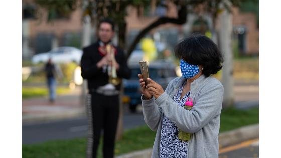 La situación de estos músicos es "más que difícil", ya que no se les ha permitido trabajar, como a miles de trabajadores en el sector de la economía informal, desde la declaración de la cuarentena contra el coronavirus.   Foto: Juan David Gallego - Anadolu 