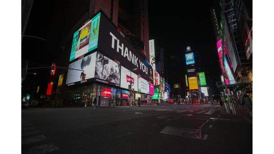 Este emblemático lugar de la ciudad de Nueva York se ve solitario, mientras los neoyorquinos permanecen en sus casas para evitar la propagación del coronavirus.  Foto: Tayfun Coşkun