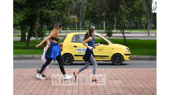 El presidente Iván Duque anunció este martes 5 de mayo que los niños y jóvenes entre 6 y 17 años podrán salir tres veces a la semana durante media hora y acompañados por un cuidador que no esté en el grupo poblacional en riesgo.  Foto: Andrés Lozano - KienyKe.com 