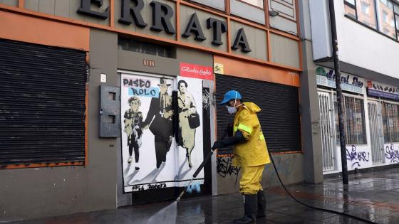 Bogotá amaneció este jueves con cinco nuevas zonas en alerta naranja por la pandemia de COVID-19, sectores que estarán bajo vigilancia epidemiológica para frenar la cadena de contagios en la capital colombiana donde están 4.685 de los 12.930 casos del país.  Foto: Carlos Ortega - EFE