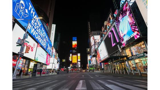 Este emblemático lugar de la ciudad de Nueva York se ve solitario, mientras los neoyorquinos permanecen en sus casas para evitar la propagación del coronavirus.  Foto: Tayfun Coşkun