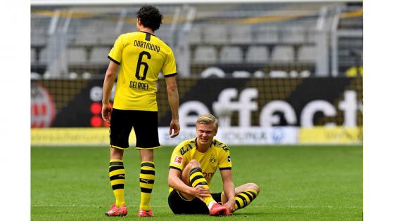 Borussia Dortmund derroto a Schalke 04 en el regreso de la Bundesliga. Haaland, Guerreiro y Hazard anotaron los goles para el Dortmund en un encuentro que finalizo 4-0 a favor del equipo local.  Foto: Martin Meissner