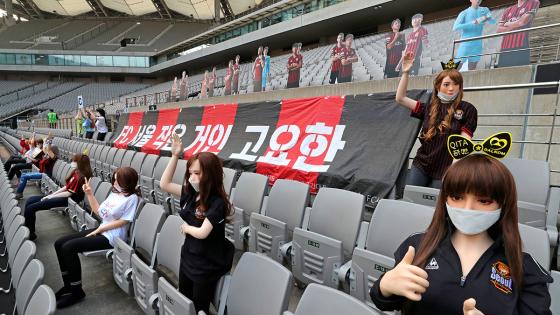Muñecas inflables en estadio de Corea del Sur EFE/EPA/YONHAP SOUTH KOREA OUT