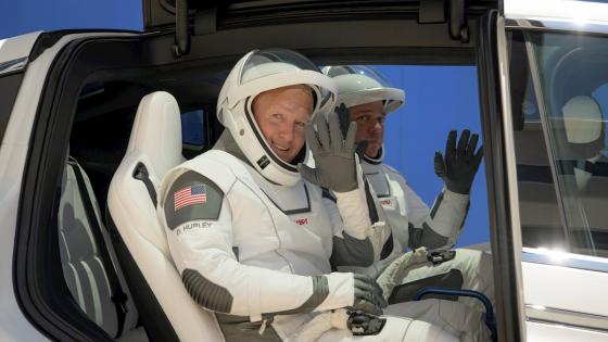 Los astronautas de la NASA Robert Behnken y Douglas Hurley viajarán en la nave espacial Crew Dragon a la Estación Espacial Internacional a las 4:33 p.m. EDT el 27 de mayo. El lanzamiento sería el primer vuelo espacial tripulado desde suelo estadounidense desde 2011.  Foto: SpaceX - EFE