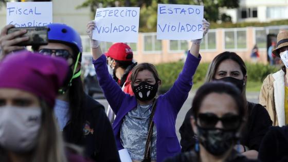 Grupo de personas protestan