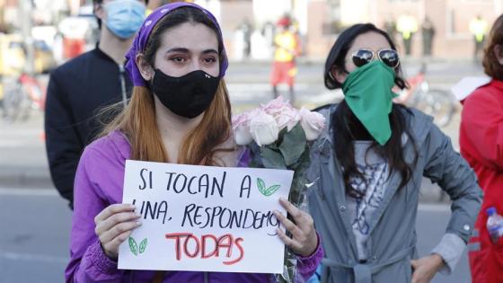 Personas protestan