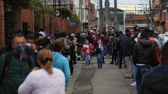 movimiento masivo de compradores en centros comerciales. Movimiento masivo de compradores en centros comerciales.
