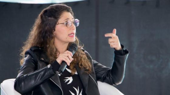 Ellos se unen en un foro para hablar de las redes sociales Ellos se unen en un foro para hablar de las redes sociales