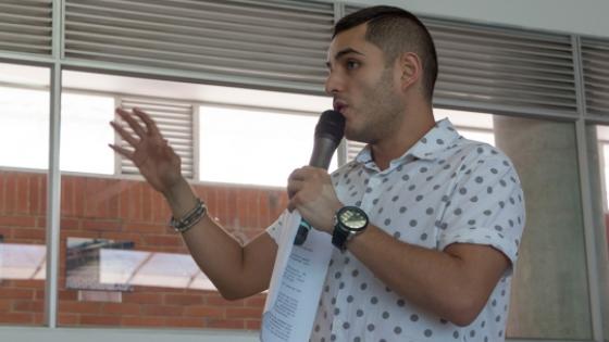 Ellos se unen en un foro para hablar de las redes sociales Ellos se unen en un foro para hablar de las redes sociales