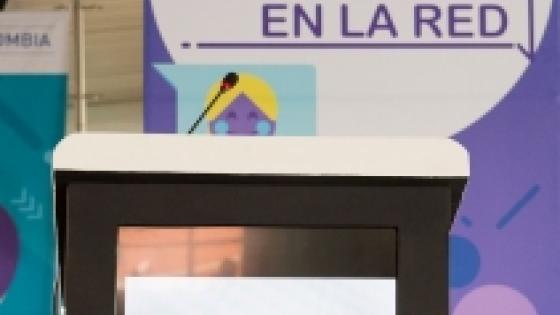 Ellos se unen en un foro para hablar de las redes sociales