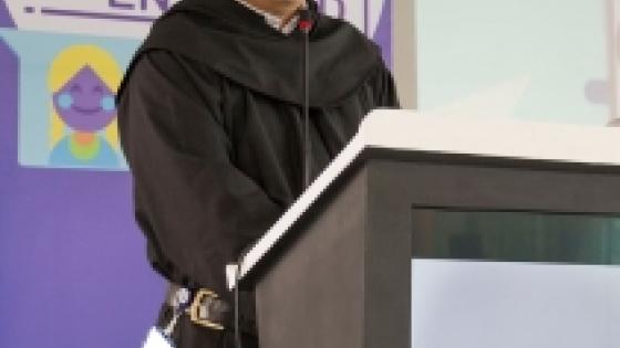 Ellos se unen en un foro para hablar de las redes sociales Ellos se unen en un foro para hablar de las redes sociales