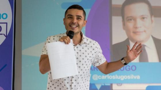 Ellos se unen en un foro para hablar de las redes sociales Ellos se unen en un foro para hablar de las redes sociales
