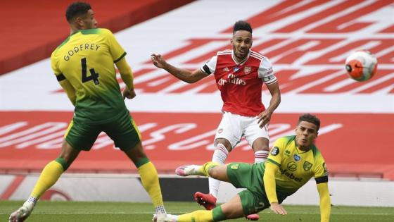 Pierre-Emerick Aubameyang, Max Aarons y Ben Godfrey Pierre-Emerick Aubameyang, Max Aarons y Ben Godfrey