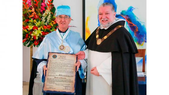 Fray Adalberto Cardona, O.P.,  Honoris Causa en Educación y Fray José Gabriel Mesa Angulo O.P. Rector de la Universidad Santo Tomás.