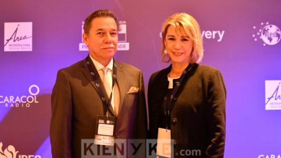 Invitados al lanAriosto Montoya y Helena Pineda.zamiento del Premio Invitados al lanzamiento del Premio