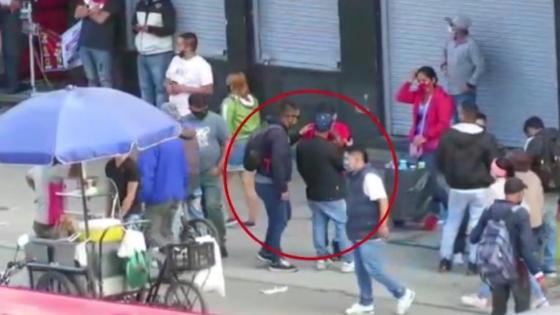 Cayó red que hacía el 'cambiazo' con réplicas de celulares en Bogotá Cayó red que hacía el 'cambiazo' con réplicas de celulares en Bogotá