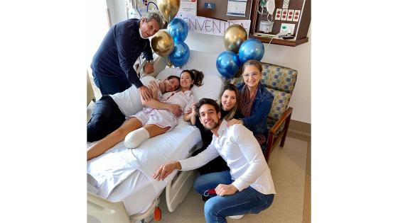 Daniella Álvarez y Lenard Vanderaa con la familia de Daniella Daniella Álvarez y Lenard Vanderaa con la familia de Daniella