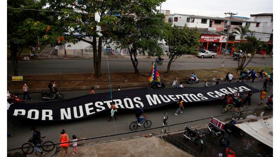 Manifestantes en el barrio Llano Verde