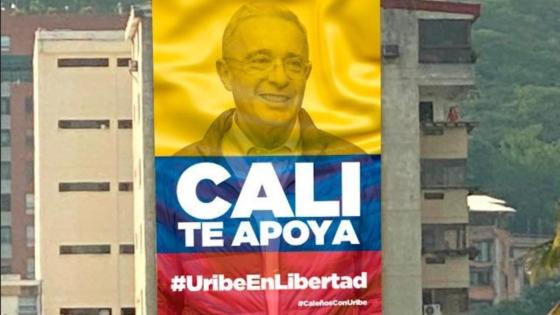 valla Álvaro Uribe Photoshop