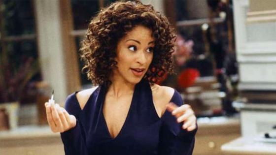 Karyn Parsons como Hilary Banks