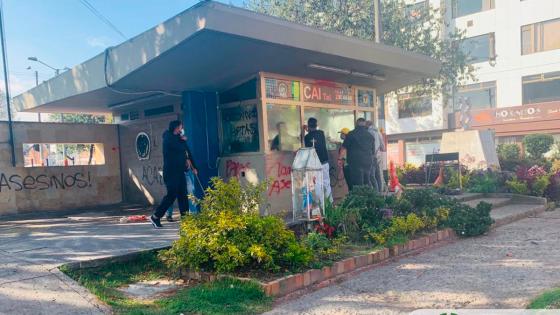 ciudadanos limpiaron CAI de Policía ciudadanos limpiaron CAI de Policía