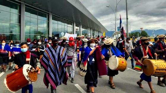 Indígenas protestan al interior del Aeropuerto El Dorado