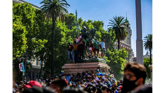 Fanáticos despiden a Diego Maradona, Buenos Aires, Argentina