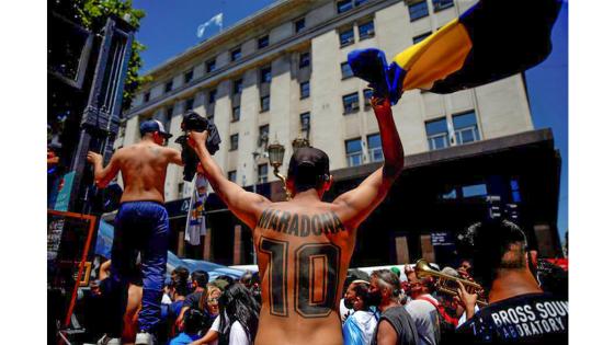 Fanáticos despiden a Diego Maradona, Buenos Aires, Argentina