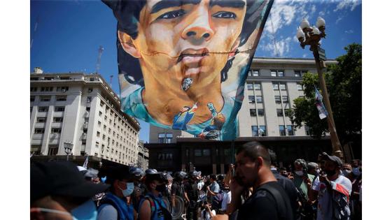 Fanáticos despiden a Diego Maradona, Buenos Aires, Argentina